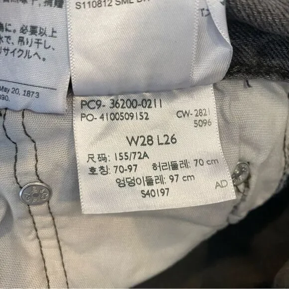 Levi’s 501 High Rise Raw Hem Straight Leg Cropped Jeans in Get Off My Cloud - Picture 15 of 15